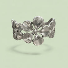 Load image into Gallery viewer, Las Flores Ring – Floral Band Statement in .925 Sterling Silver
