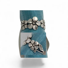 Load image into Gallery viewer, Las Flores Ring – Floral Band Statement in .925 Sterling Silver
